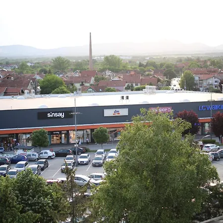 Gray 82 公寓 雅戈丁那