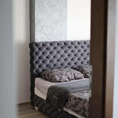 Gray 82 Apartment *