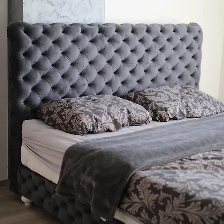 Gray 82 Apartment *