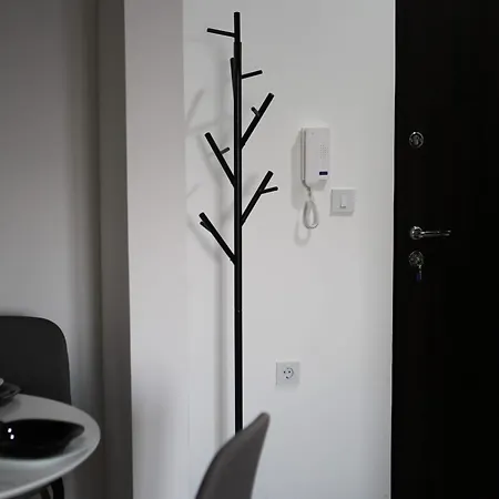 Gray 82 Apartment *