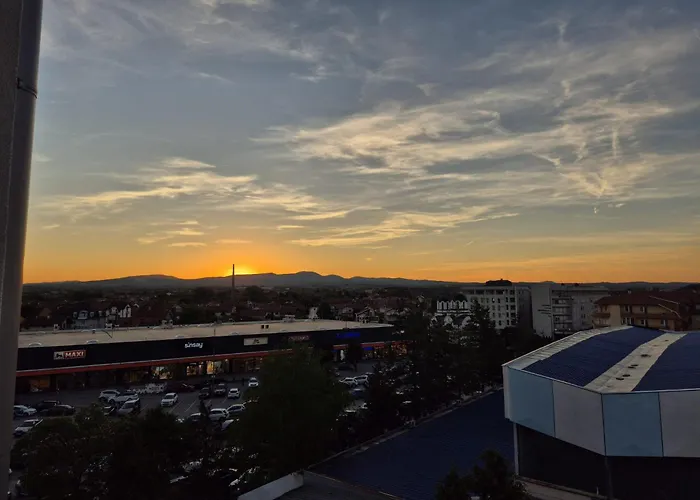 Gray 82 公寓 雅戈丁那